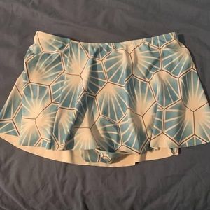 Kortni jeane who wears short skirts size medium